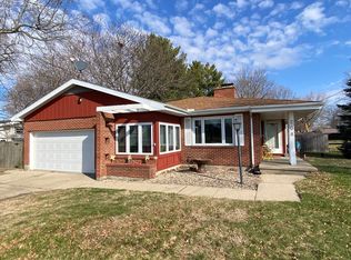 208 E Miller Rd, Sterling, IL 61081