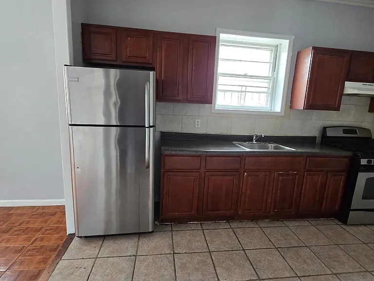 401 Marshall St #1RA — Photo 3