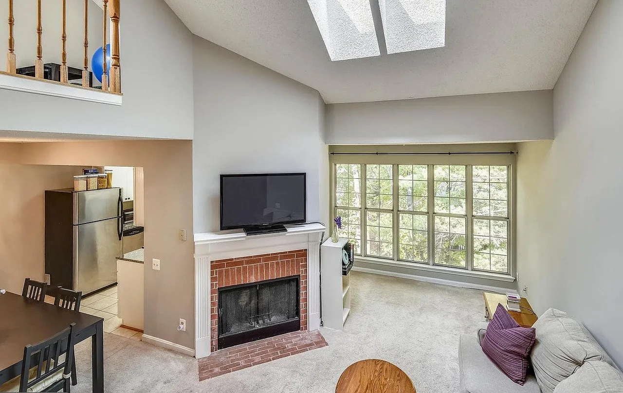 2 bed, 1211 sqft, $2,600 — Photo 3