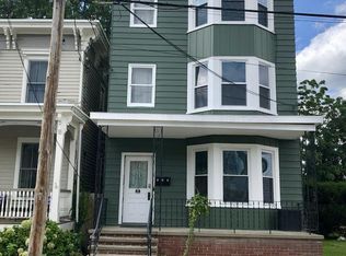 21 8th St #2, Hudson, NY 12534