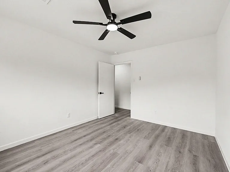 7607 Grape St — Photo 18
