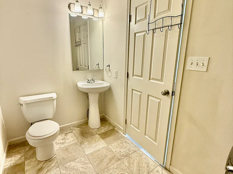 1024 Alexander Dr — Photo 13