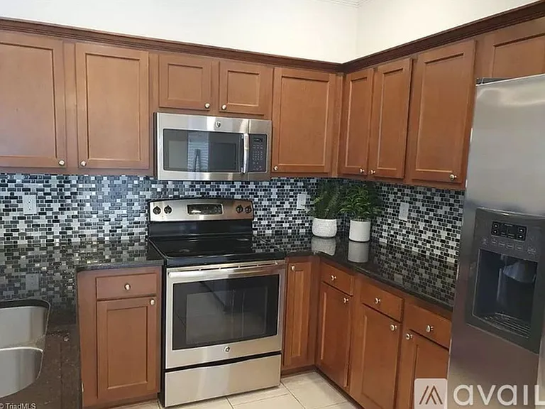 108 Manhattan Ave — Photo 7