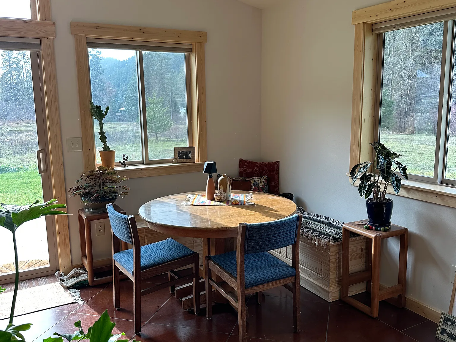 195 Russell Ln — Photo 2