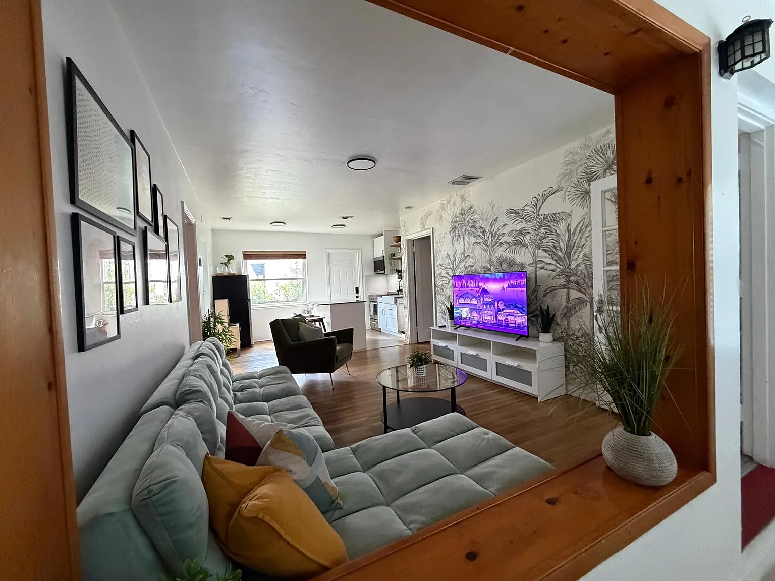 3 bed, 912 sqft, $3,200 — Photo 2