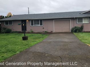 810 S 38th St, Springfield, OR 97478
