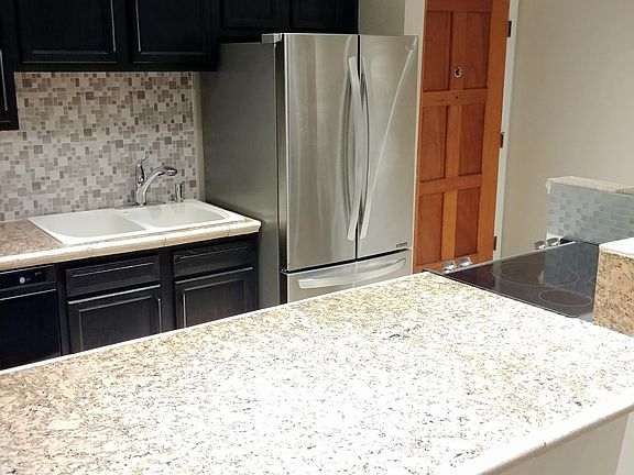 Kitchen with Breakfast Bar