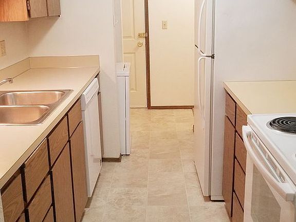 3rd image of 320 Elwood Ct #105