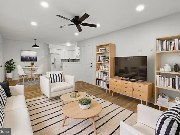 1230 Tristram Cir, Mantua, NJ 08051