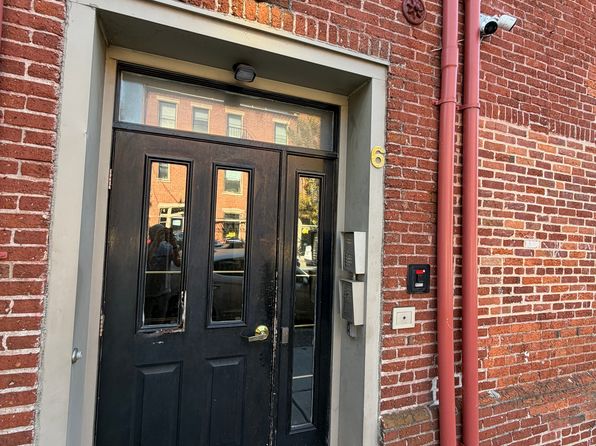 6 E Walnut St APT 1B