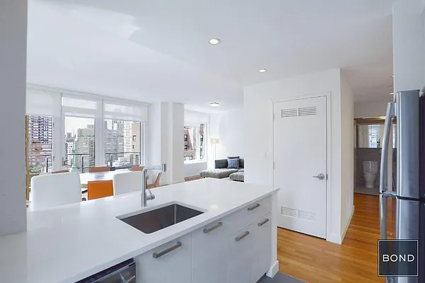 Rented by Bond New York | media 7