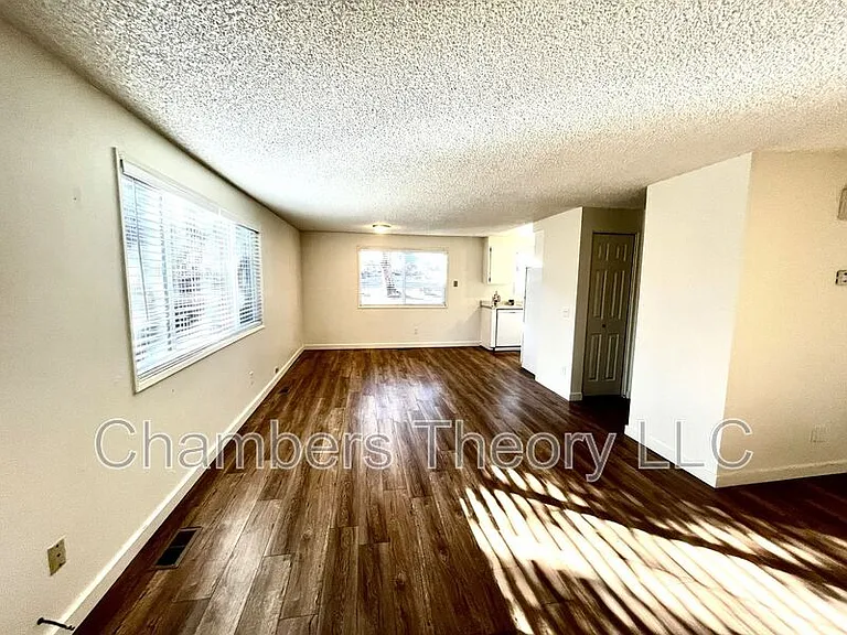 695 SE Centennial St #B — Photo 7