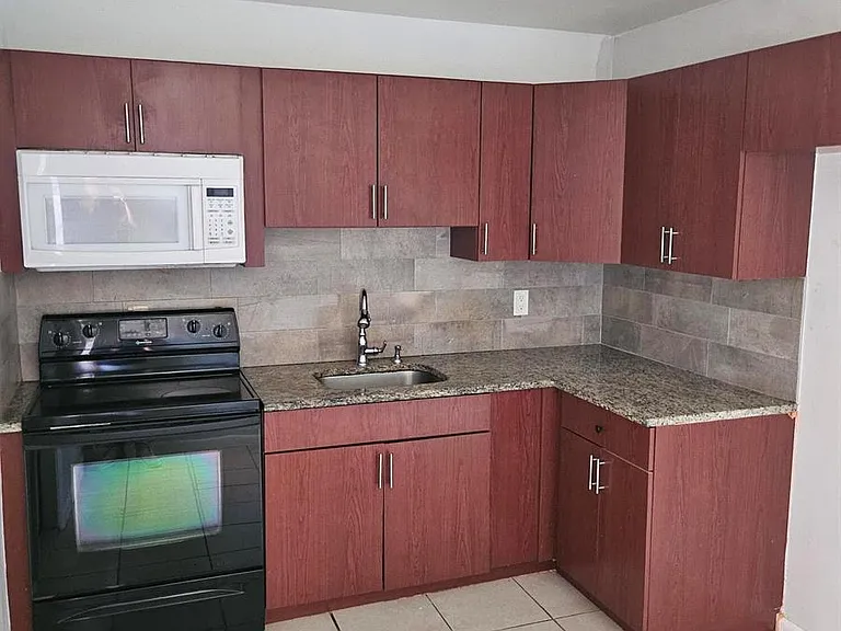1016 McIntosh St — Photo 6