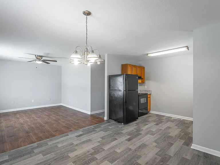 1621 Oak St — Photo 30