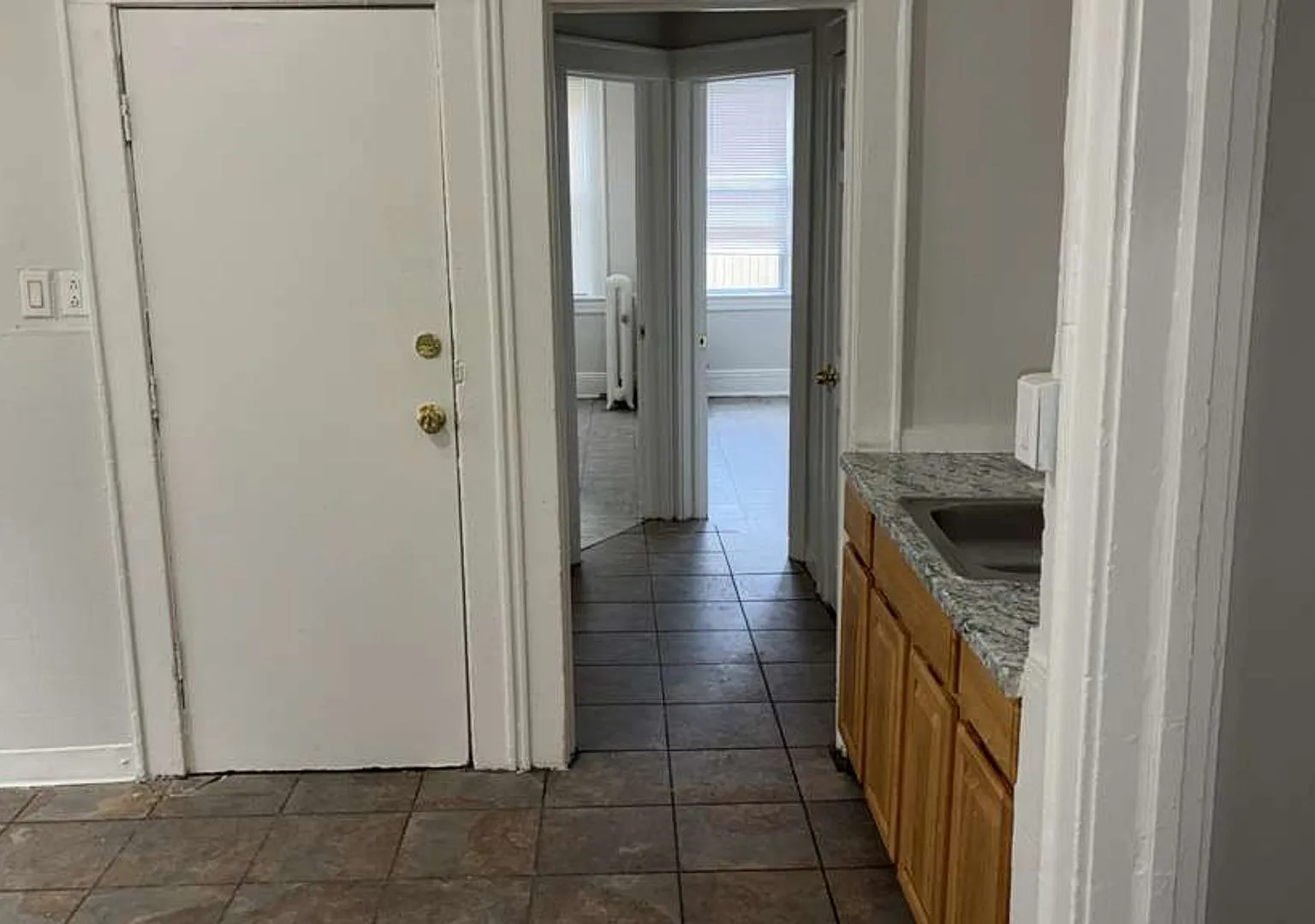 Bright 3-Bedroom Home with Private Entrance, Spacious Layout & Prime Plainfield Location — Photo 2