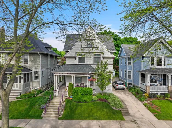 2745 N Summit AVENUE, Milwaukee, WI 53211