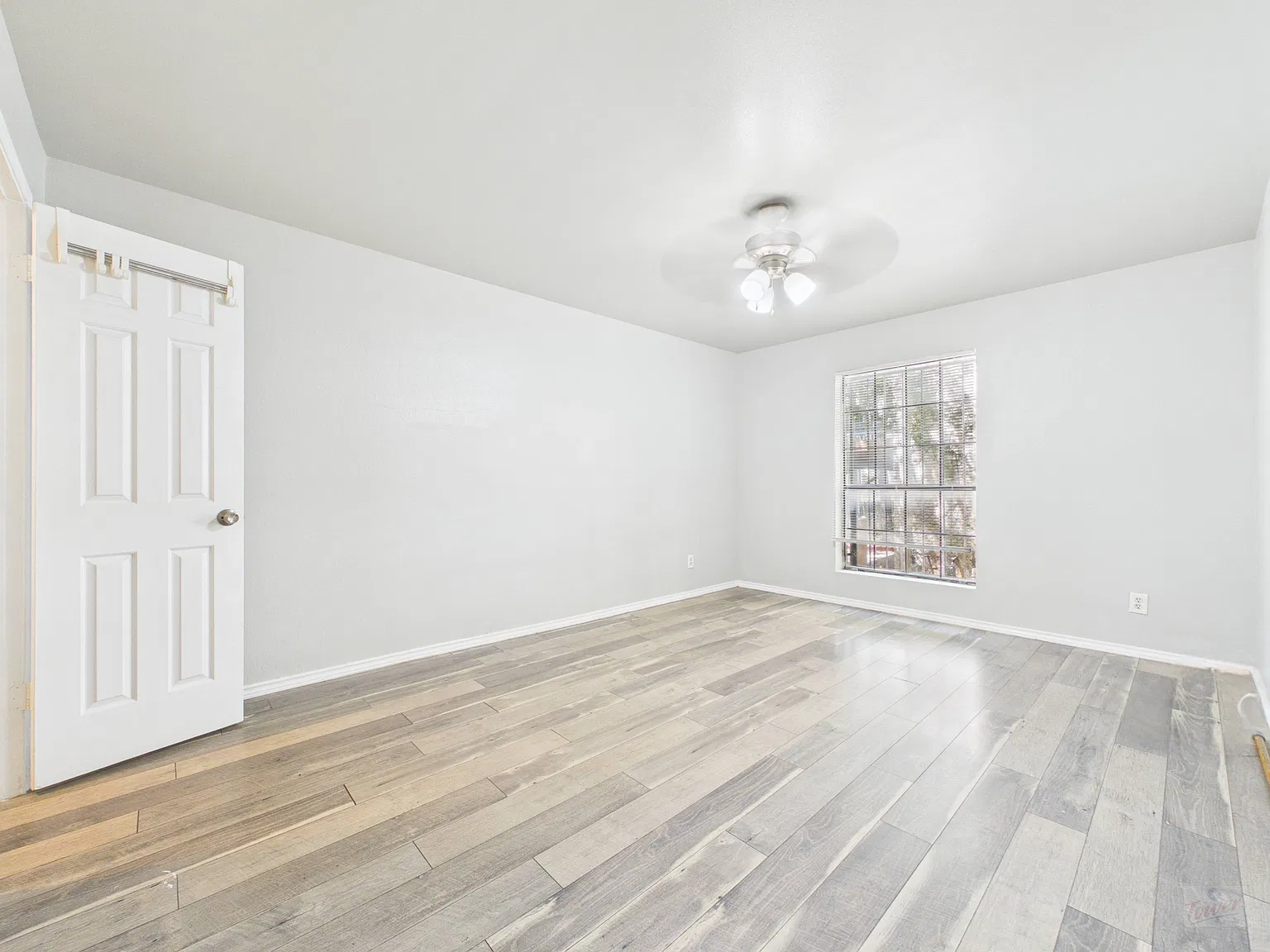 2401 Leon St Apt 104 — Photo 2