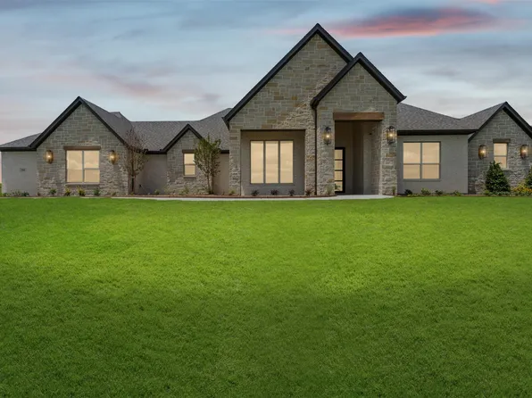 241 Martin Dr, Granbury, TX 76049
