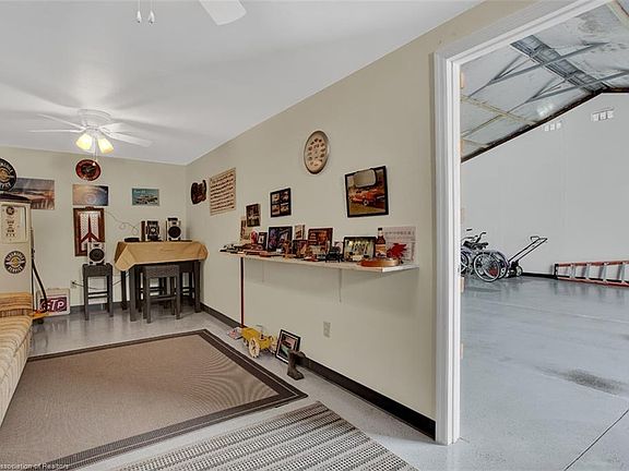 5th image of 1137 W Camphor St