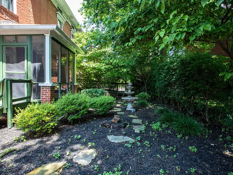 335 N 6th St #1 — Photo 58