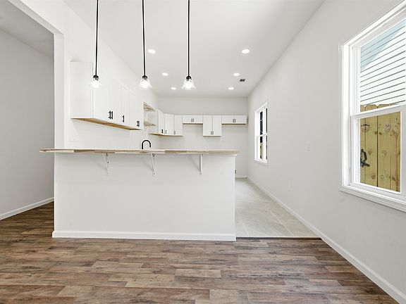 5th image of 1067 Shaw Pl