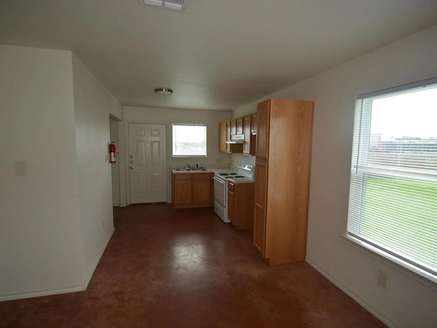 2 bed, 765 sqft, $895 — Photo 2