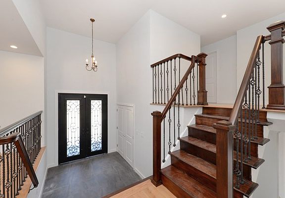2nd image of 32 Merry Ln