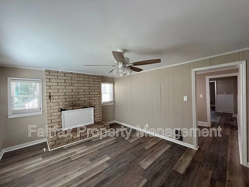 3 bed, 1.0 bath, 1430 sqft, $2,000 — Photo 2