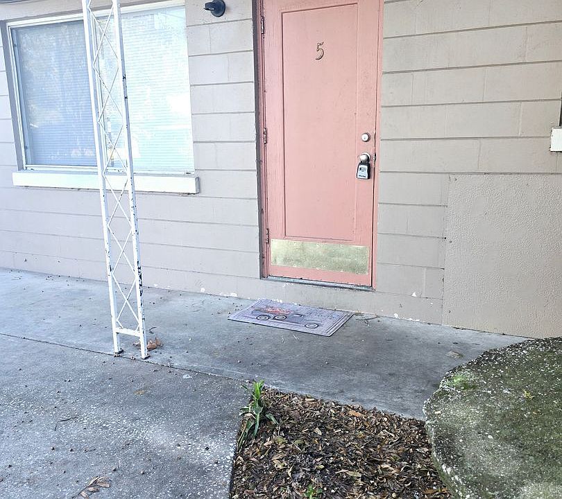 2nd image of 1209 6th St SE APT 5