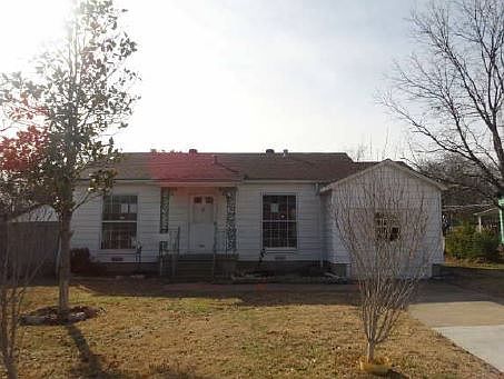 1st image of 132 W Avenue F