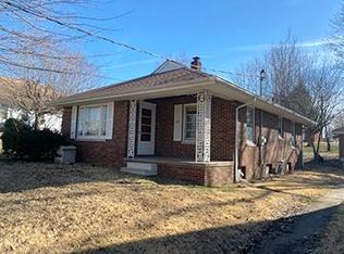 398 N 5th St, Albion, IL