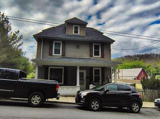 37 W 3rd St, Everett, PA 15537