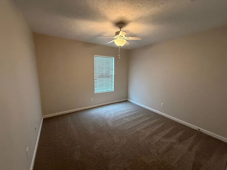8115 Valley Oak Dr — Photo 16