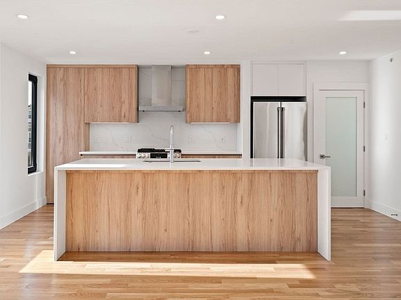 3rd image of 6 Devine Way #2