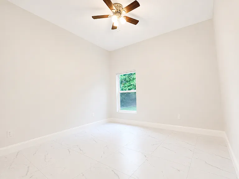 1636 Thoroughbred Dr — Photo 18