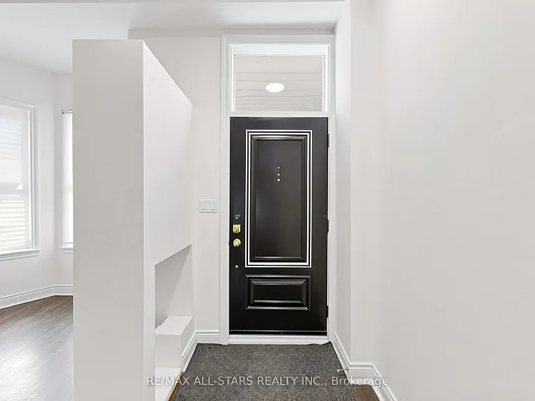 68 Macpherson Ave — Photo 3