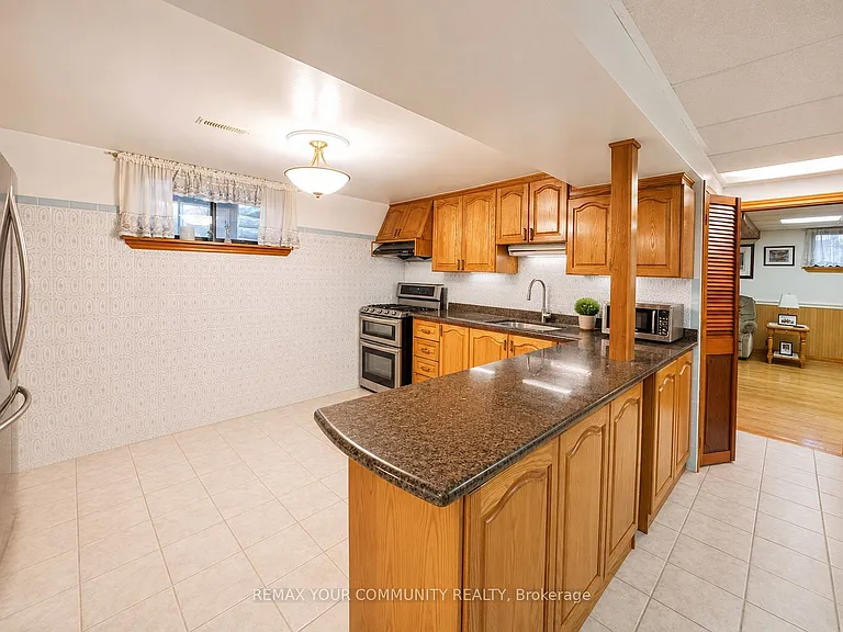47 Cayuga Ave — Photo 4