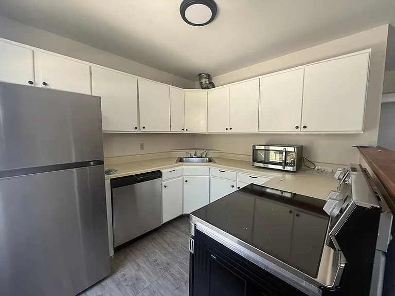24 Delaware St #2 — Photo 2