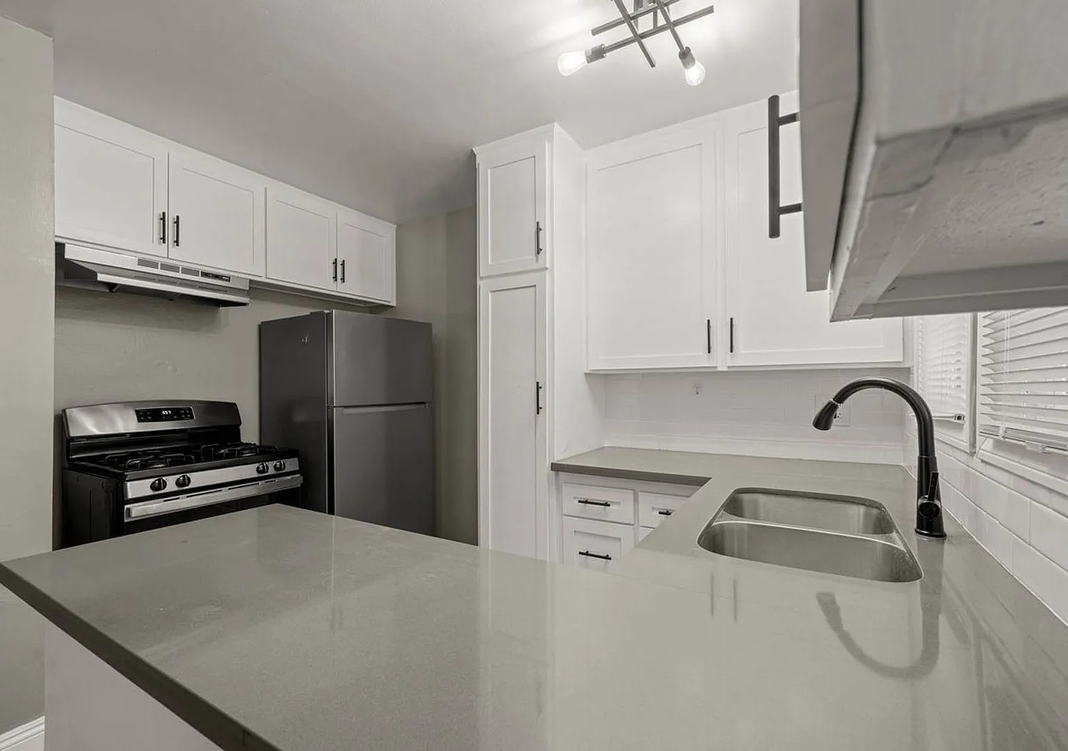 4018 & 4024 S Gelber Pl — Photo 4