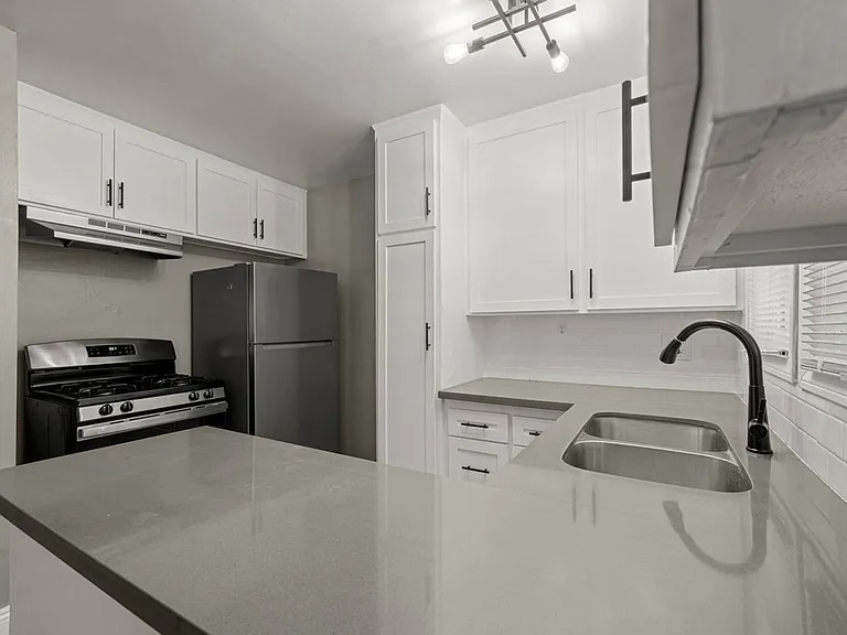 4018 & 4024 S Gelber Pl — Photo 4