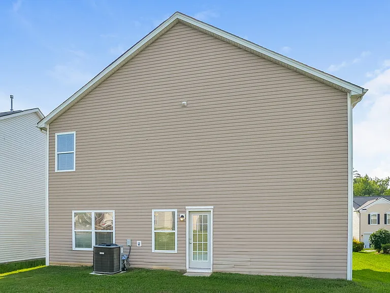 1733 Larne Cir — Photo 17