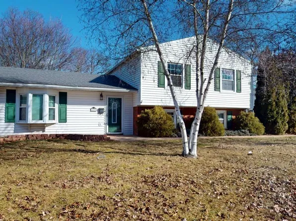 49 Crestwood Dr, Willard, OH 44890
