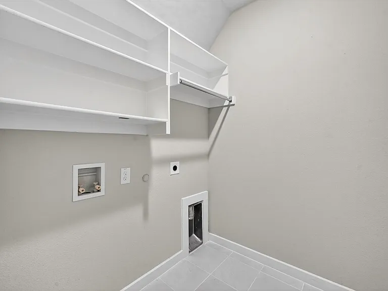 222 Goosewood Dr — Photo 8