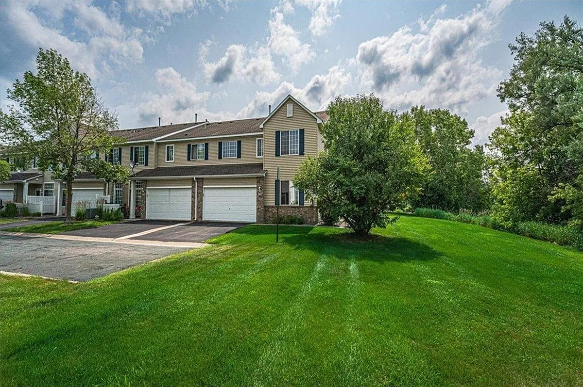 2 bed, 1.5 bath, 1597 sqft, $2,195 — Photo 1