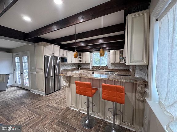 5th image of 441 Harding Ave