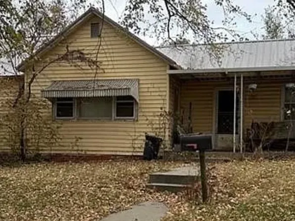 234 E 5th St, Horton, KS 66439