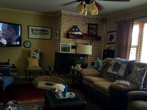 4th image of 214 E Bluebriar Dr