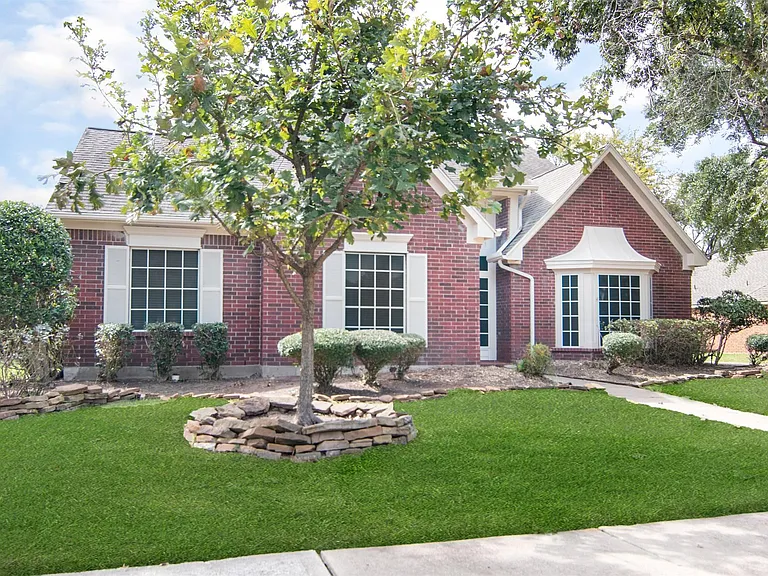 15118 Greenleaf Ln — Photo 2