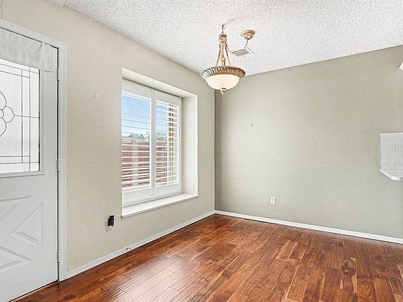 3rd image of 1124 SW 100th St