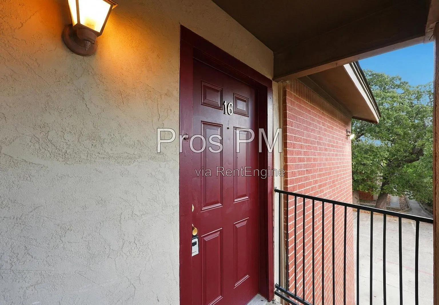 410 Bryan St — Photo 3